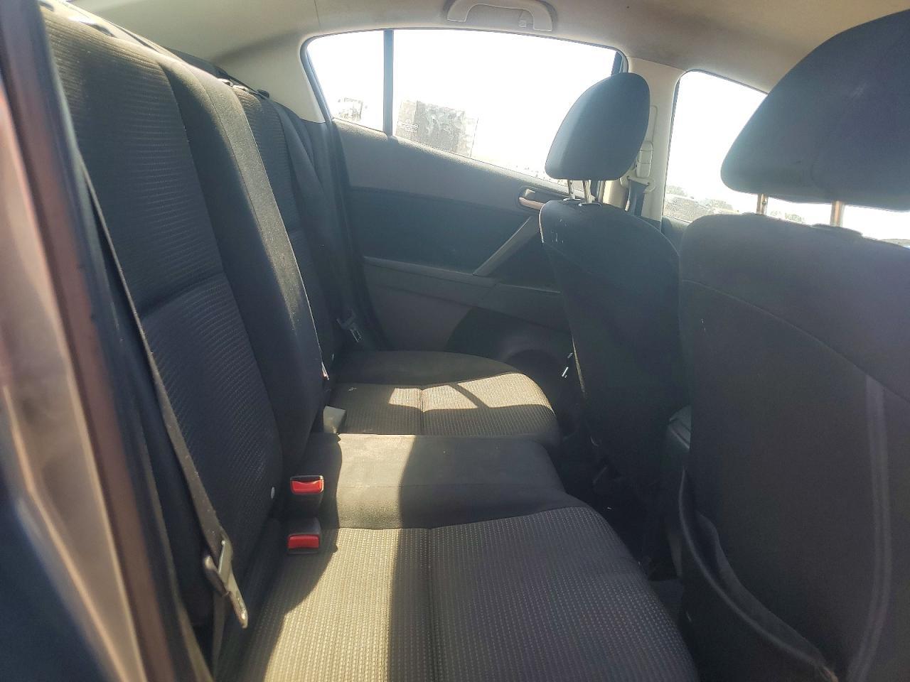 2013 MAZDA 3