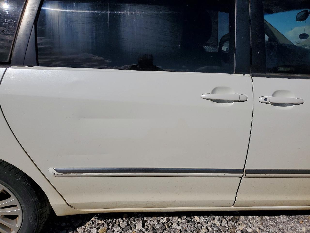 2010 TOYOTA SIENNA