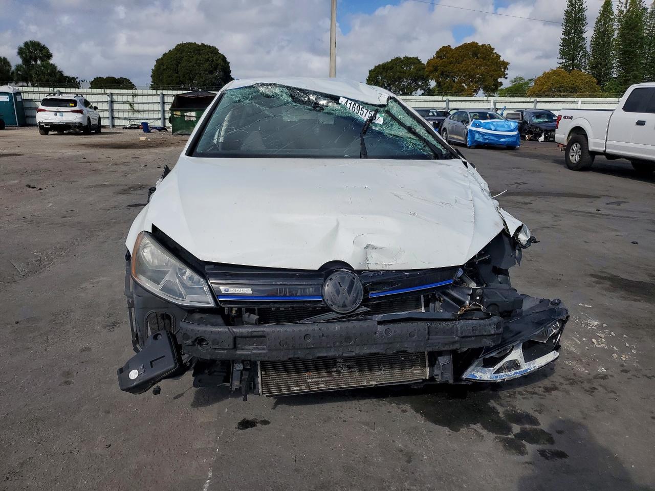 2016 VOLKSWAGEN e-Golf
