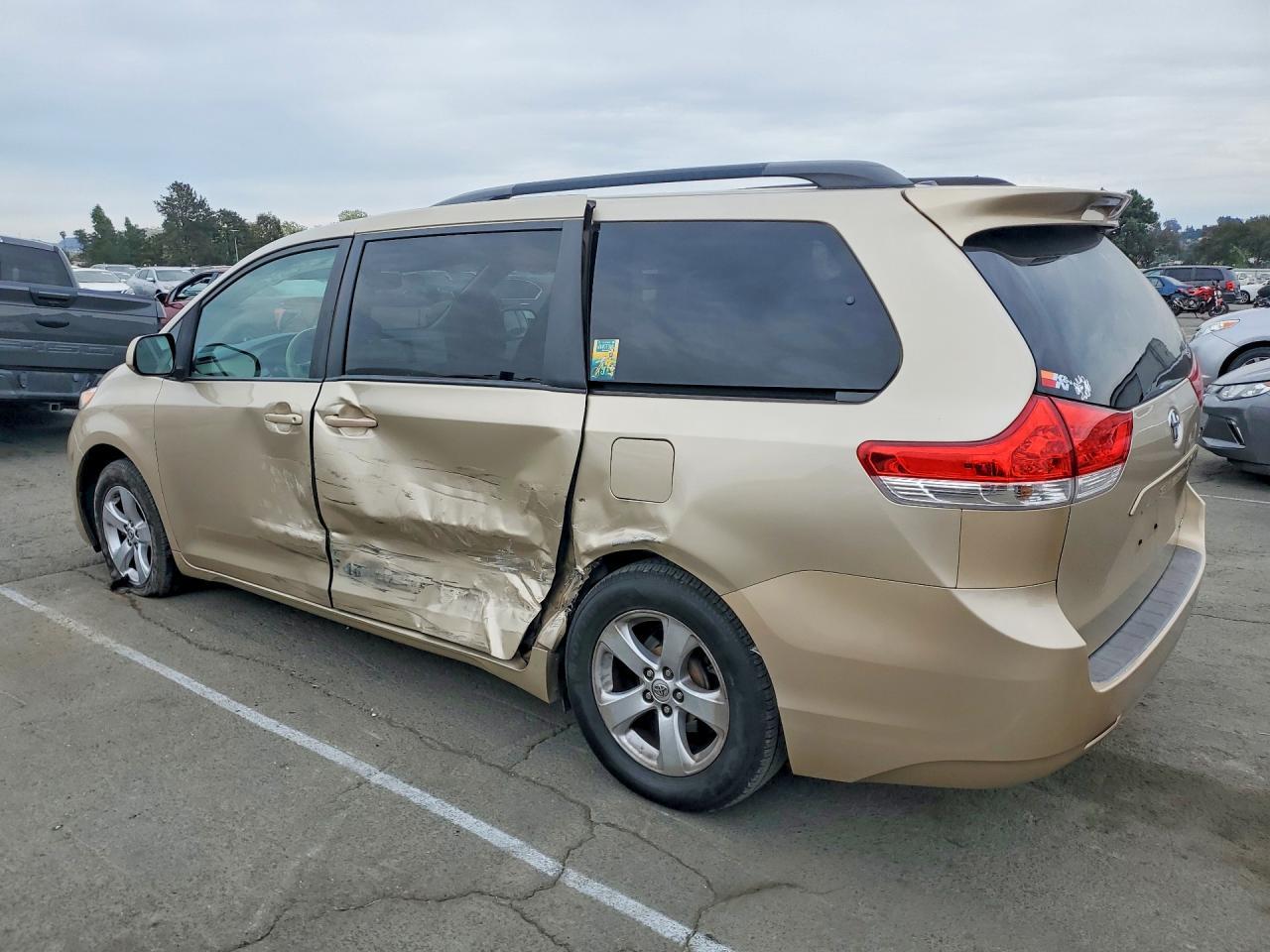 2014 TOYOTA SIENNA