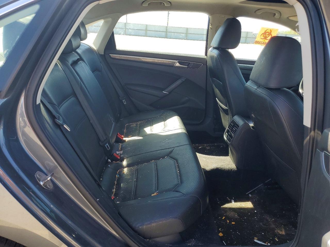 2016 VOLKSWAGEN Passat