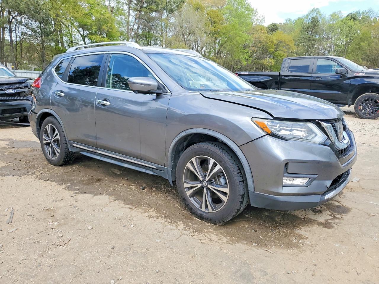 2017 NISSAN ROGUE