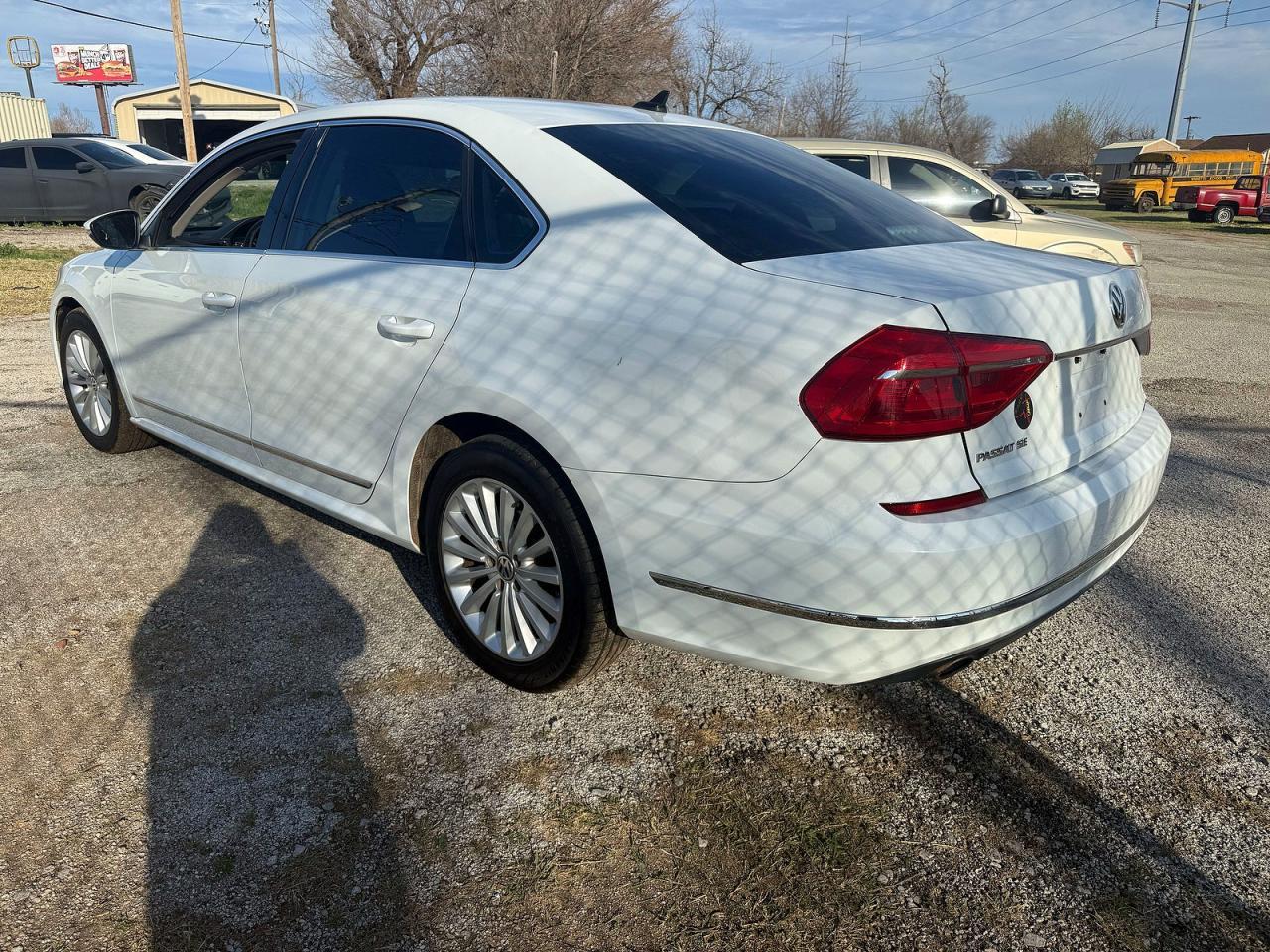 2016 VOLKSWAGEN Passat