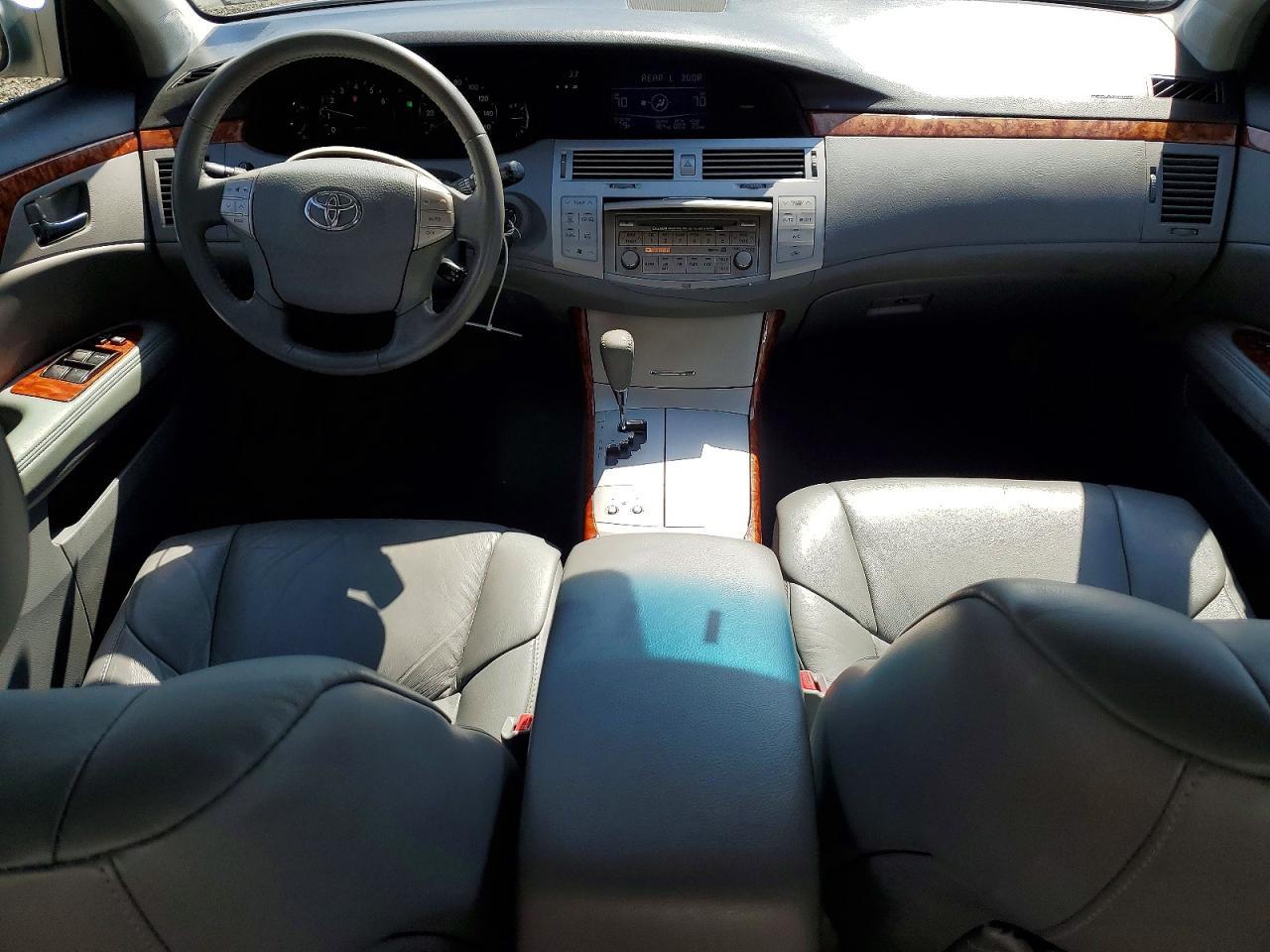 2005 TOYOTA Avalon