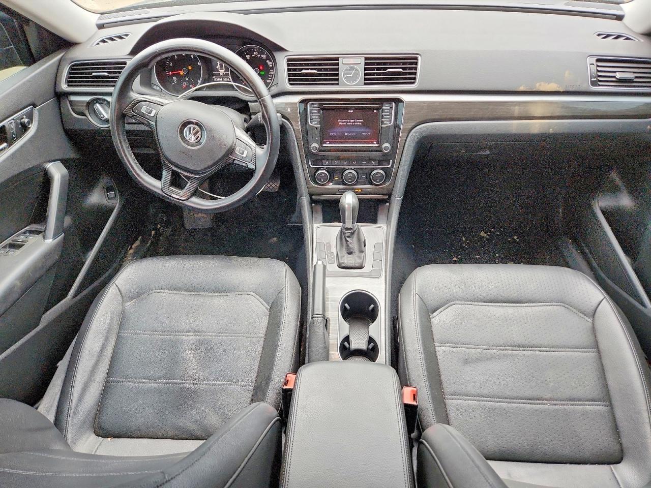 2016 VOLKSWAGEN Passat