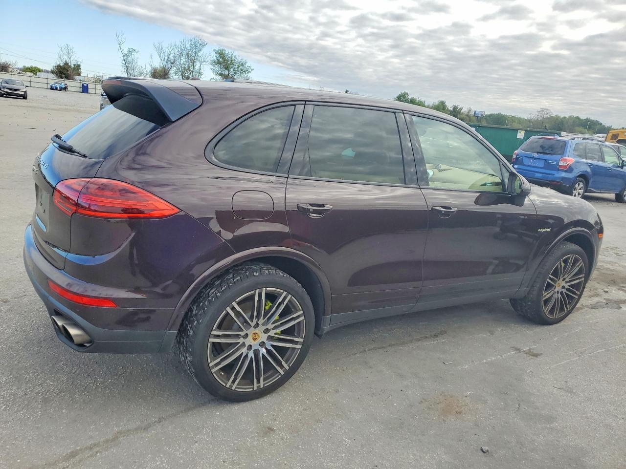 2017 PORSCHE CAYENNE