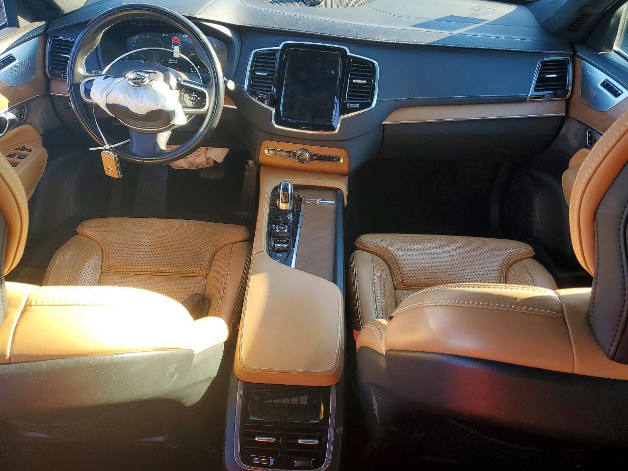 2019 VOLVO XC90