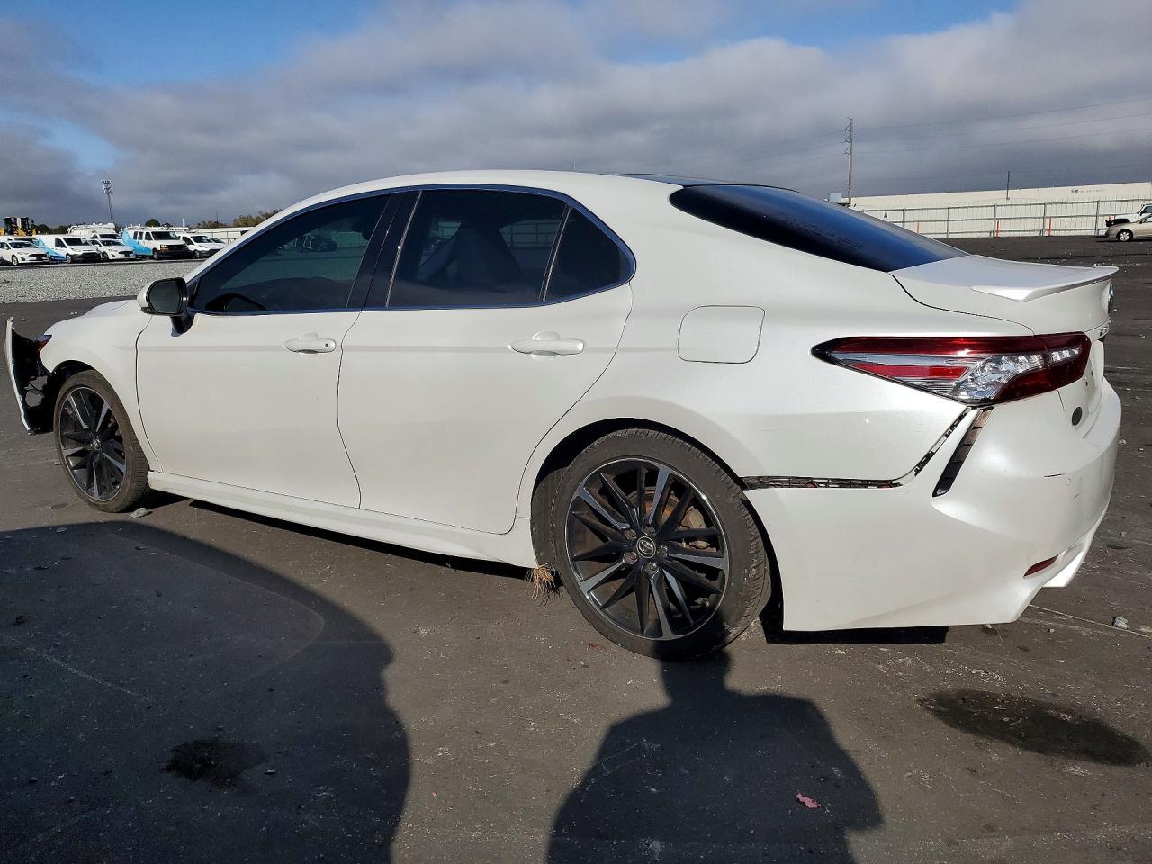 2018 TOYOTA CAMRY