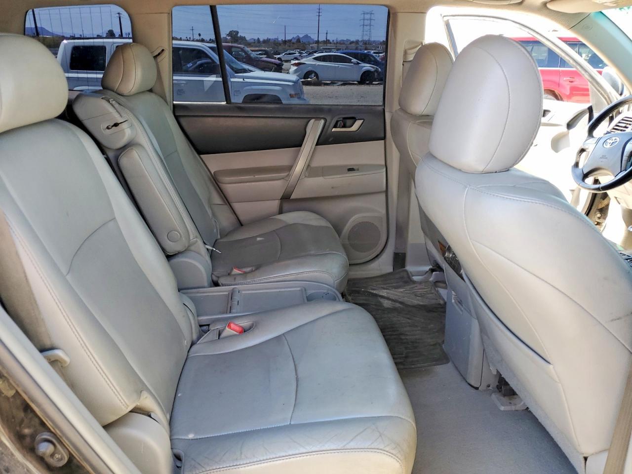 2010 TOYOTA HIGHLANDER