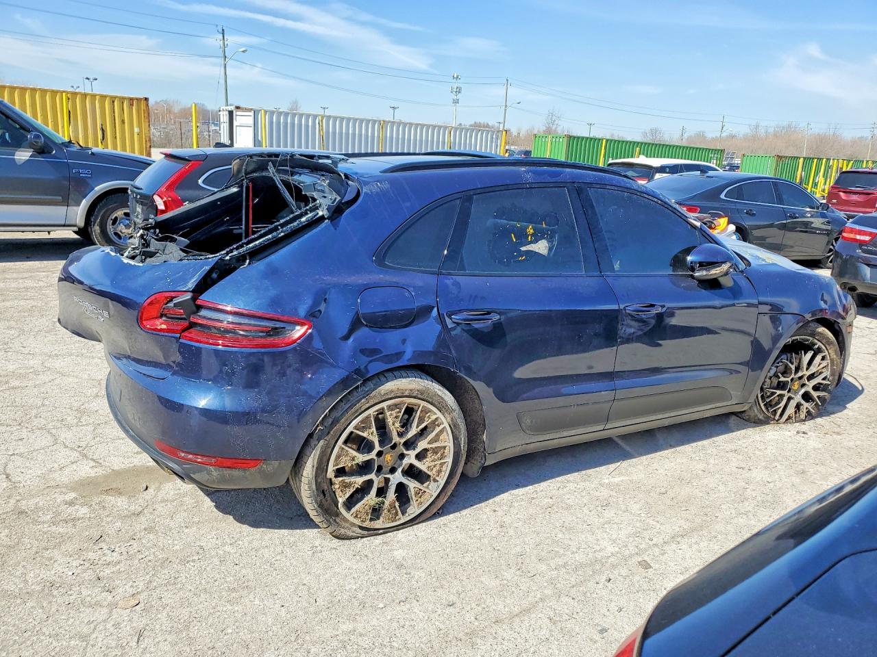 2016 PORSCHE Macan