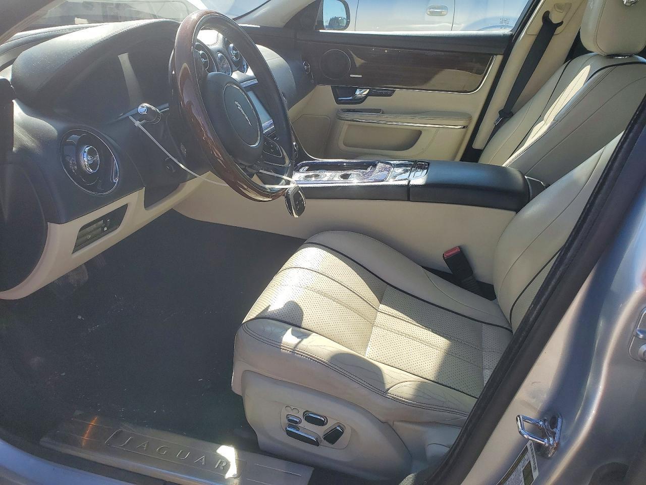 2012 JAGUAR Xj-Series