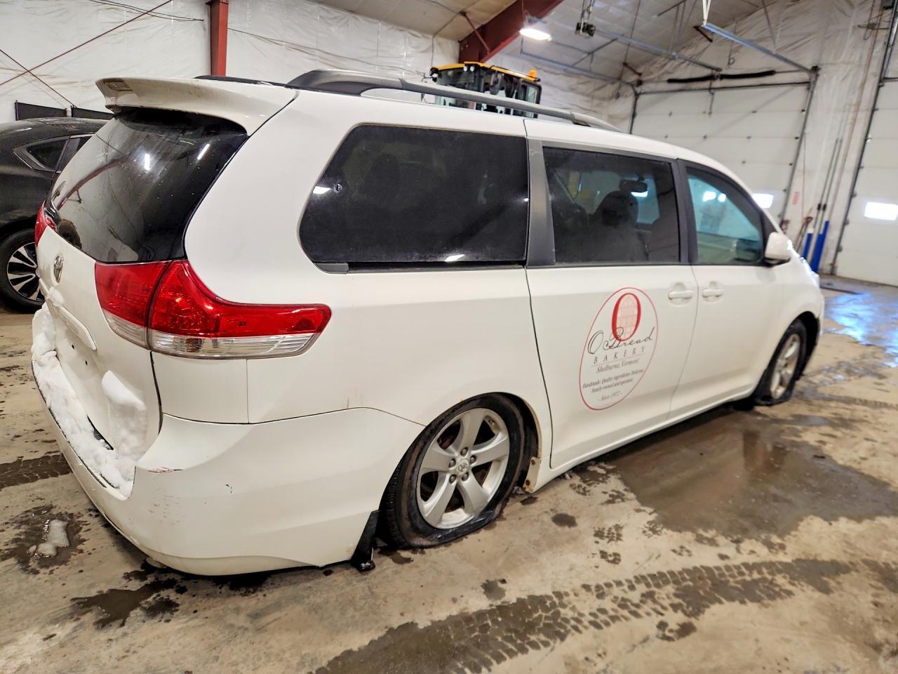 2011 TOYOTA SIENNA