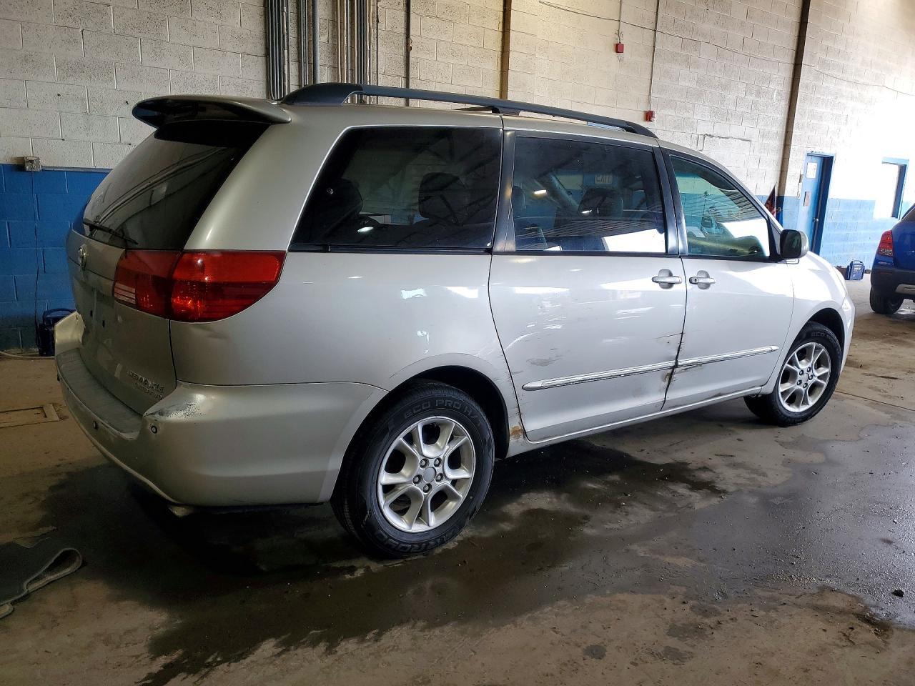 2005 TOYOTA SIENNA