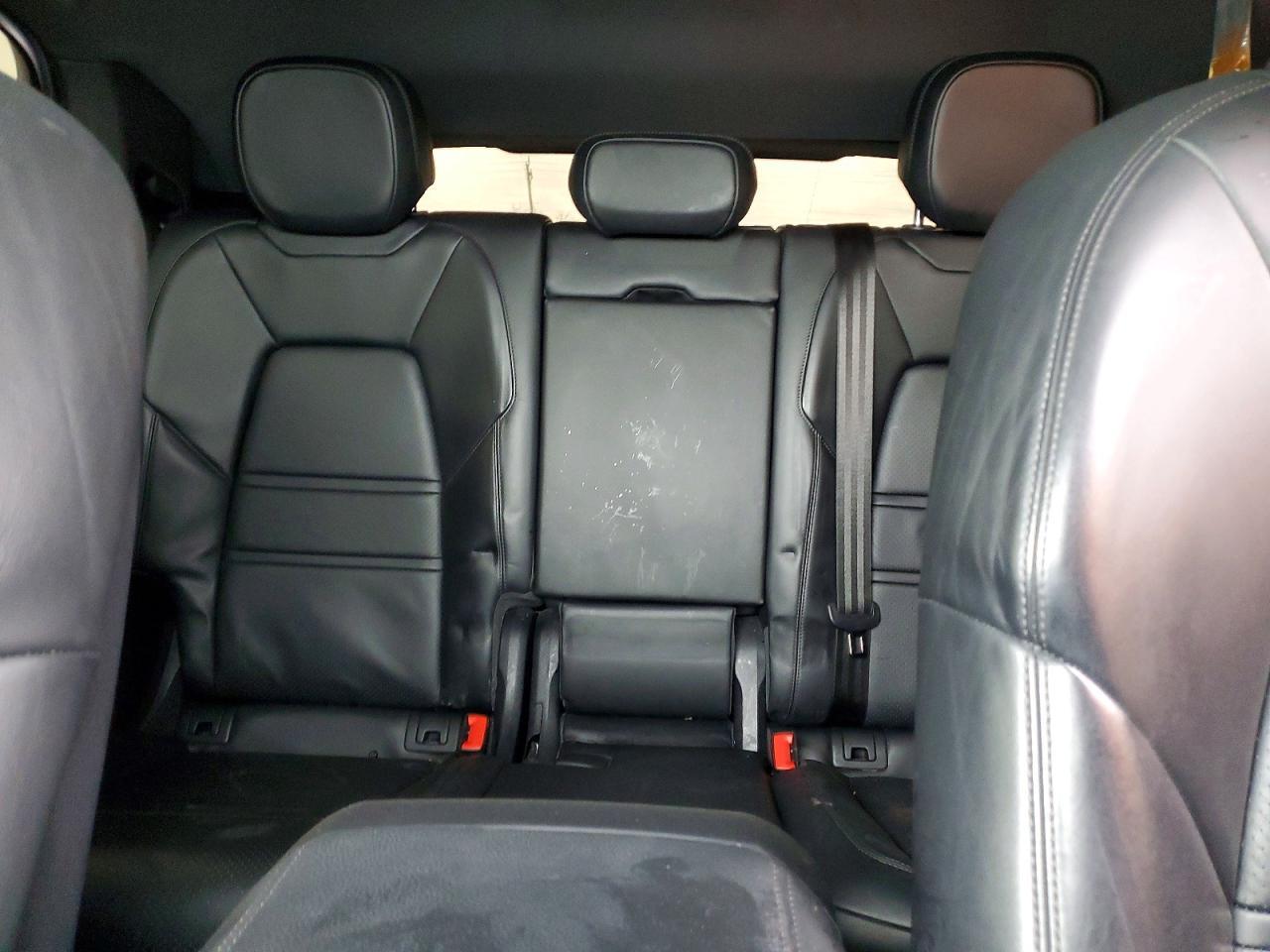 2020 PORSCHE CAYENNE