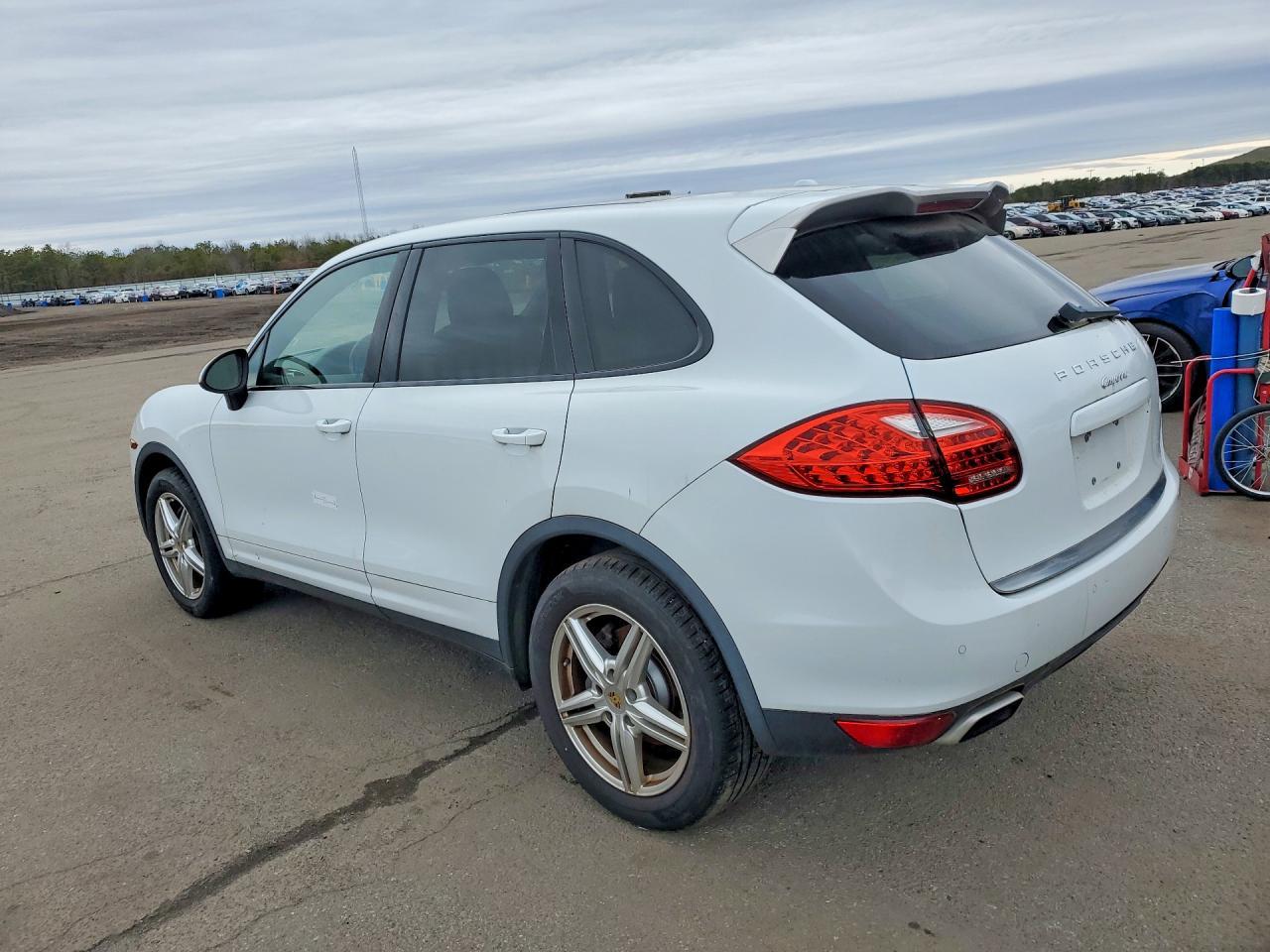2014 PORSCHE CAYENNE