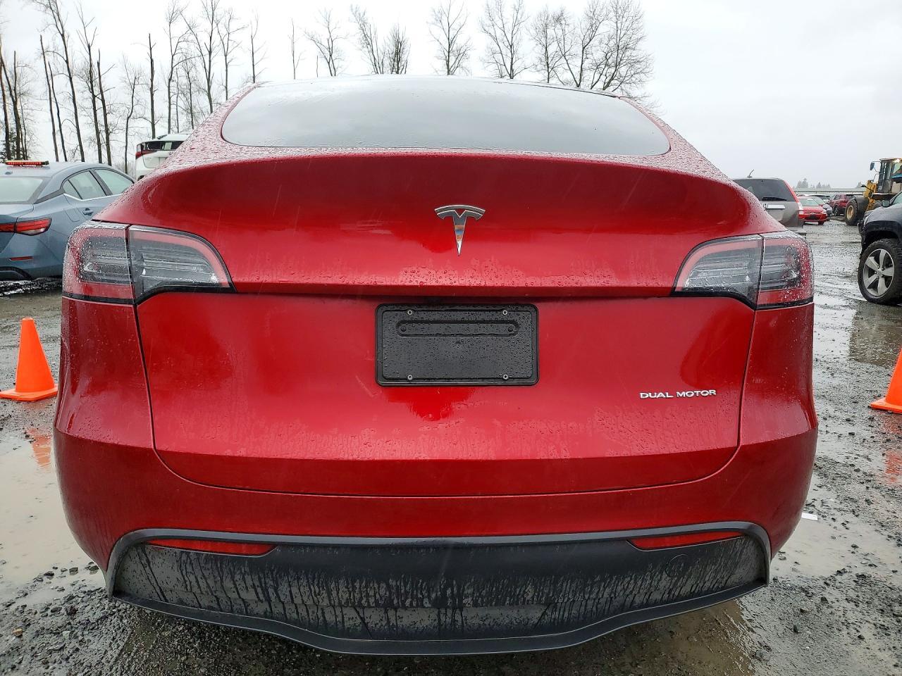 2024 TESLA MODEL Y