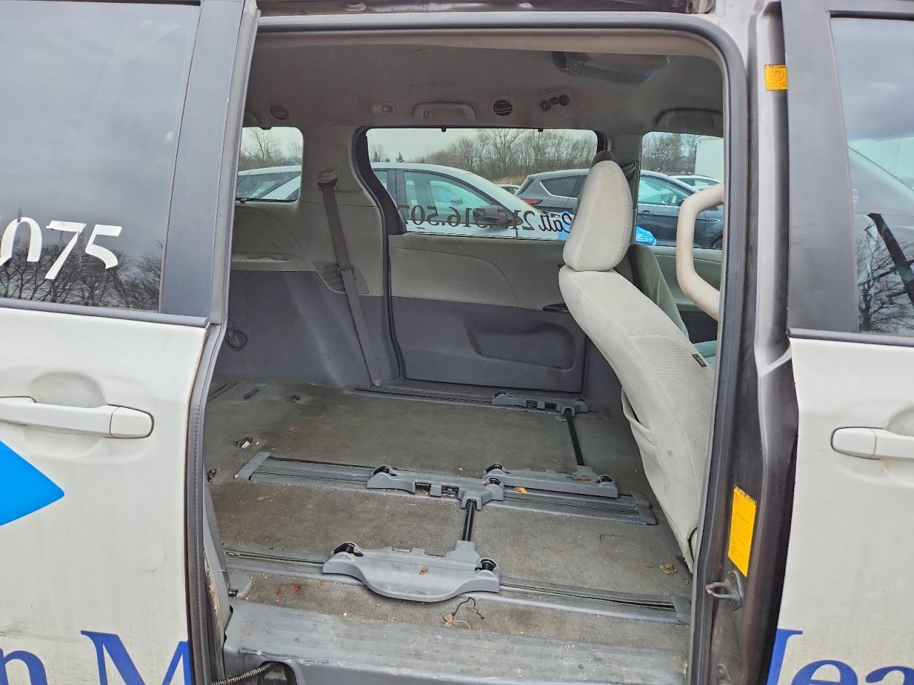 2011 TOYOTA SIENNA