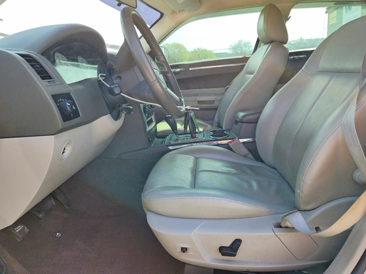 2010 CHRYSLER 300