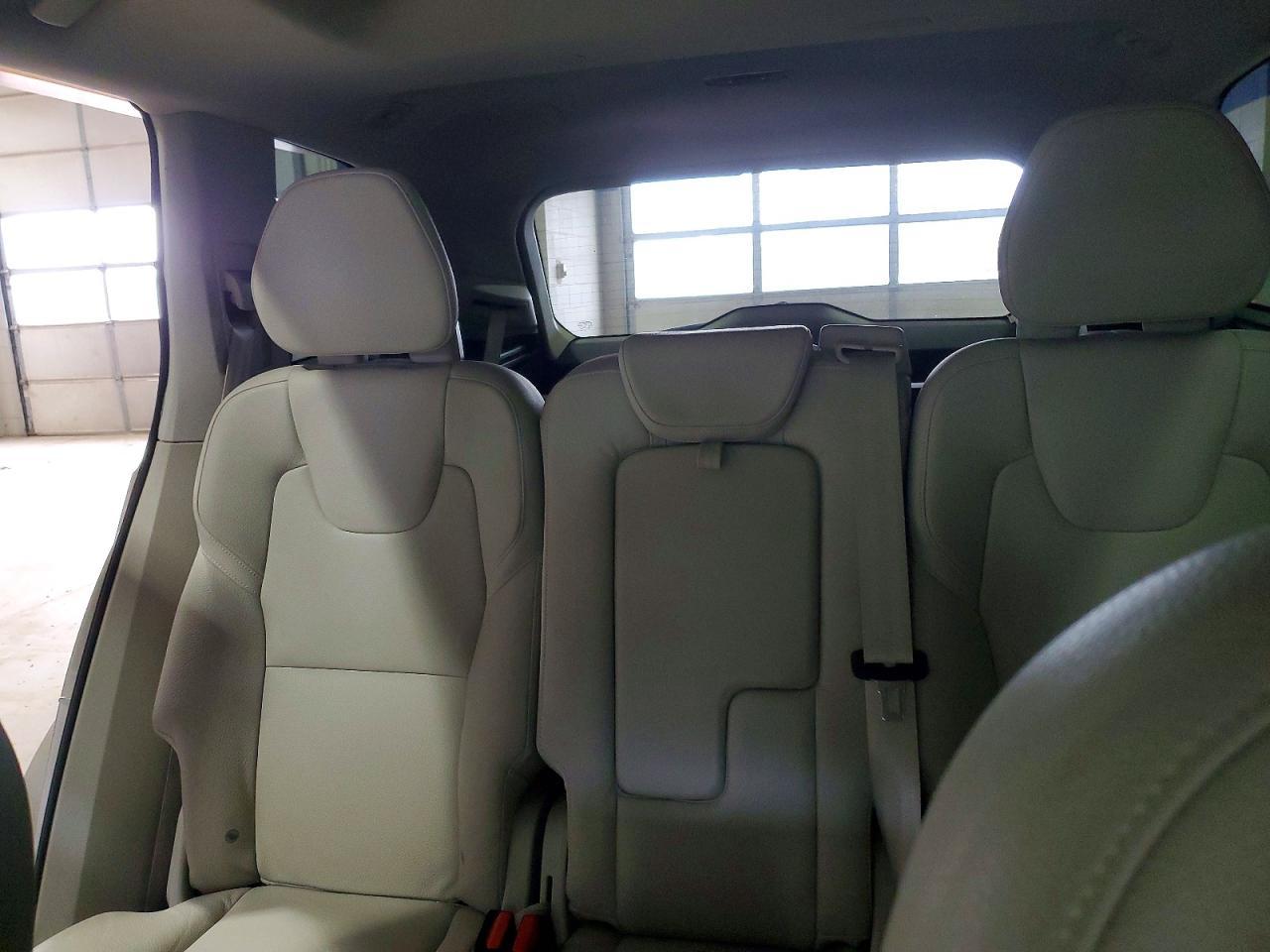 2016 VOLVO XC90