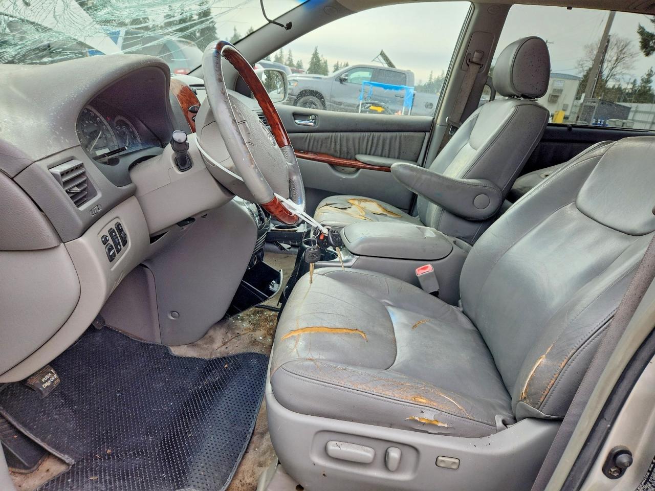 2005 TOYOTA SIENNA