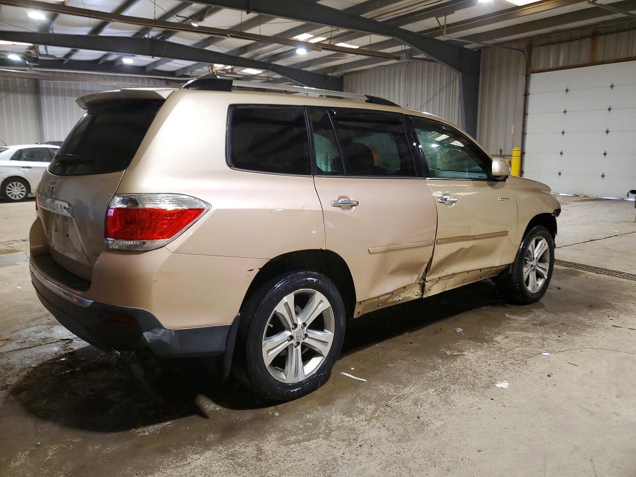 2011 TOYOTA HIGHLANDER