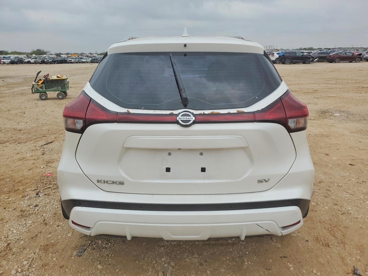 2021 NISSAN KICKS
