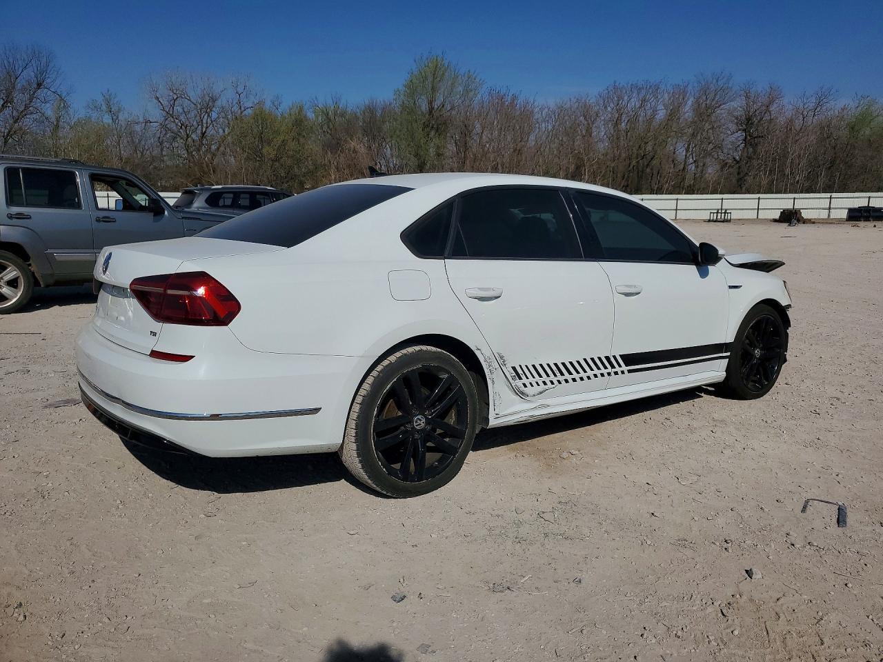 2018 VOLKSWAGEN Passat