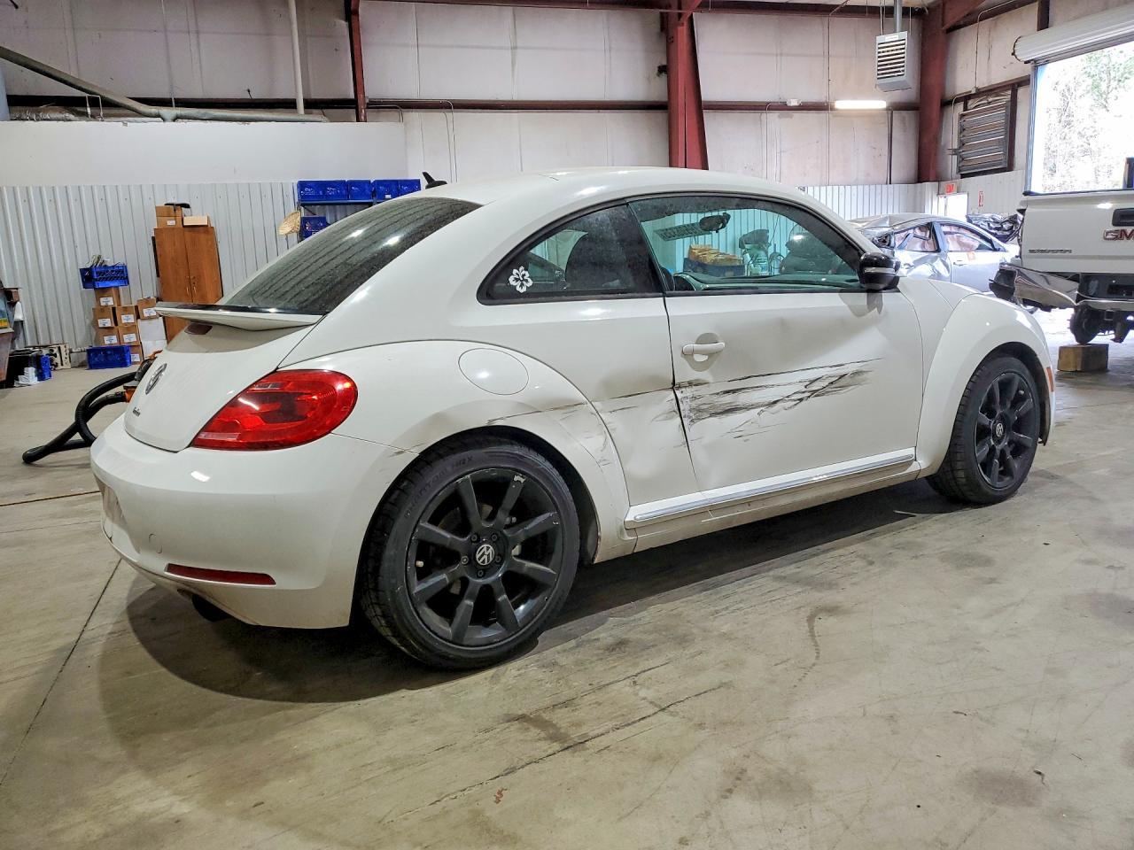 2012 VOLKSWAGEN Beetle