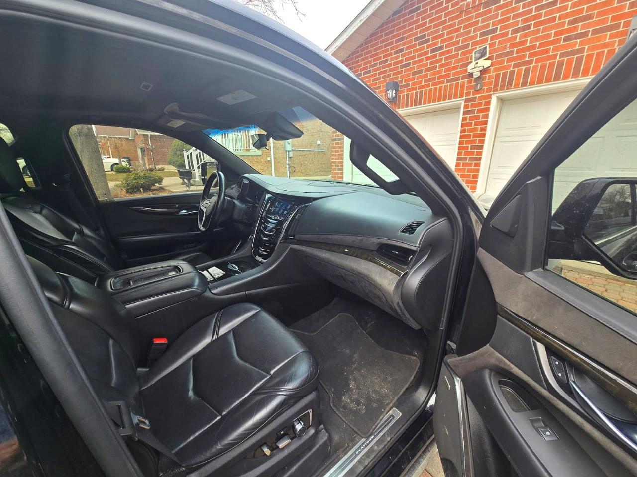 2017 CADILLAC ESCALADE
