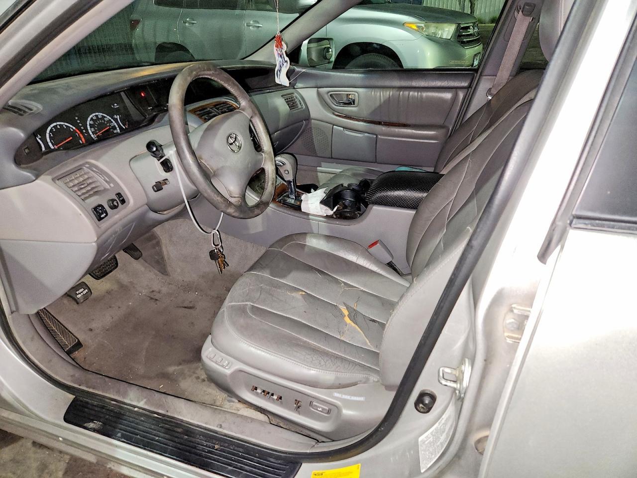 2002 TOYOTA Avalon