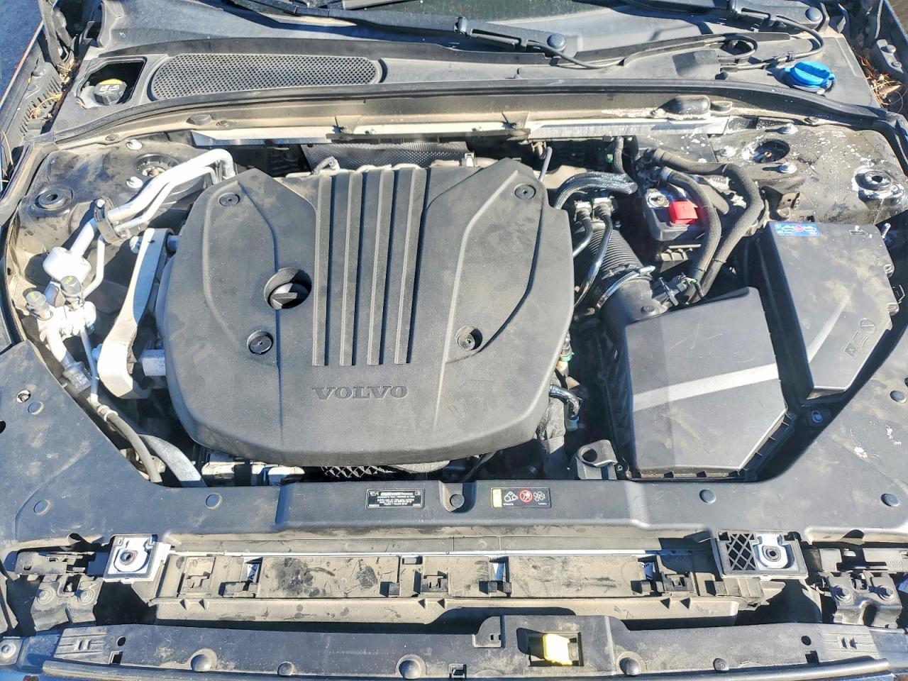 2022 VOLVO S60