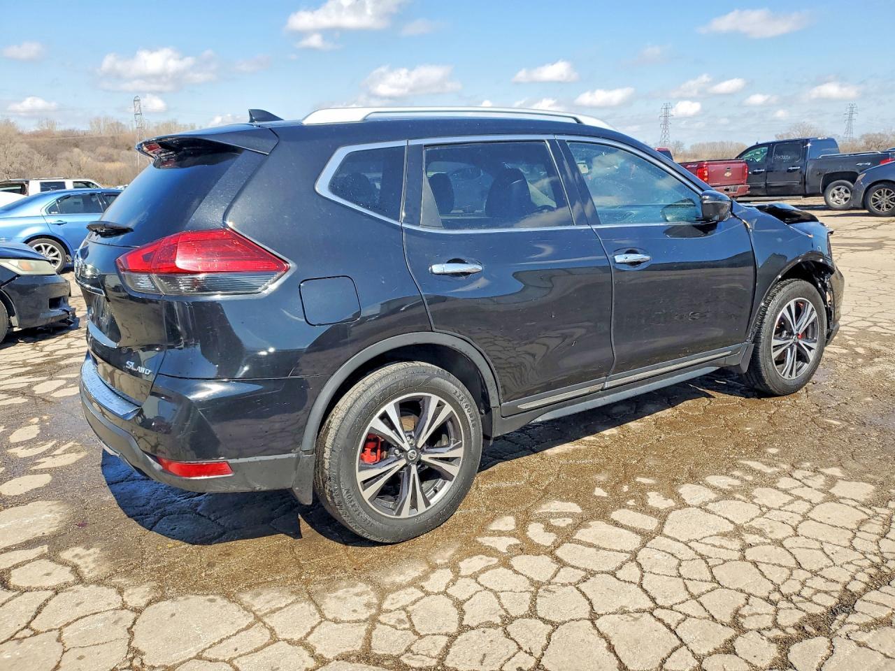 2017 NISSAN ROGUE