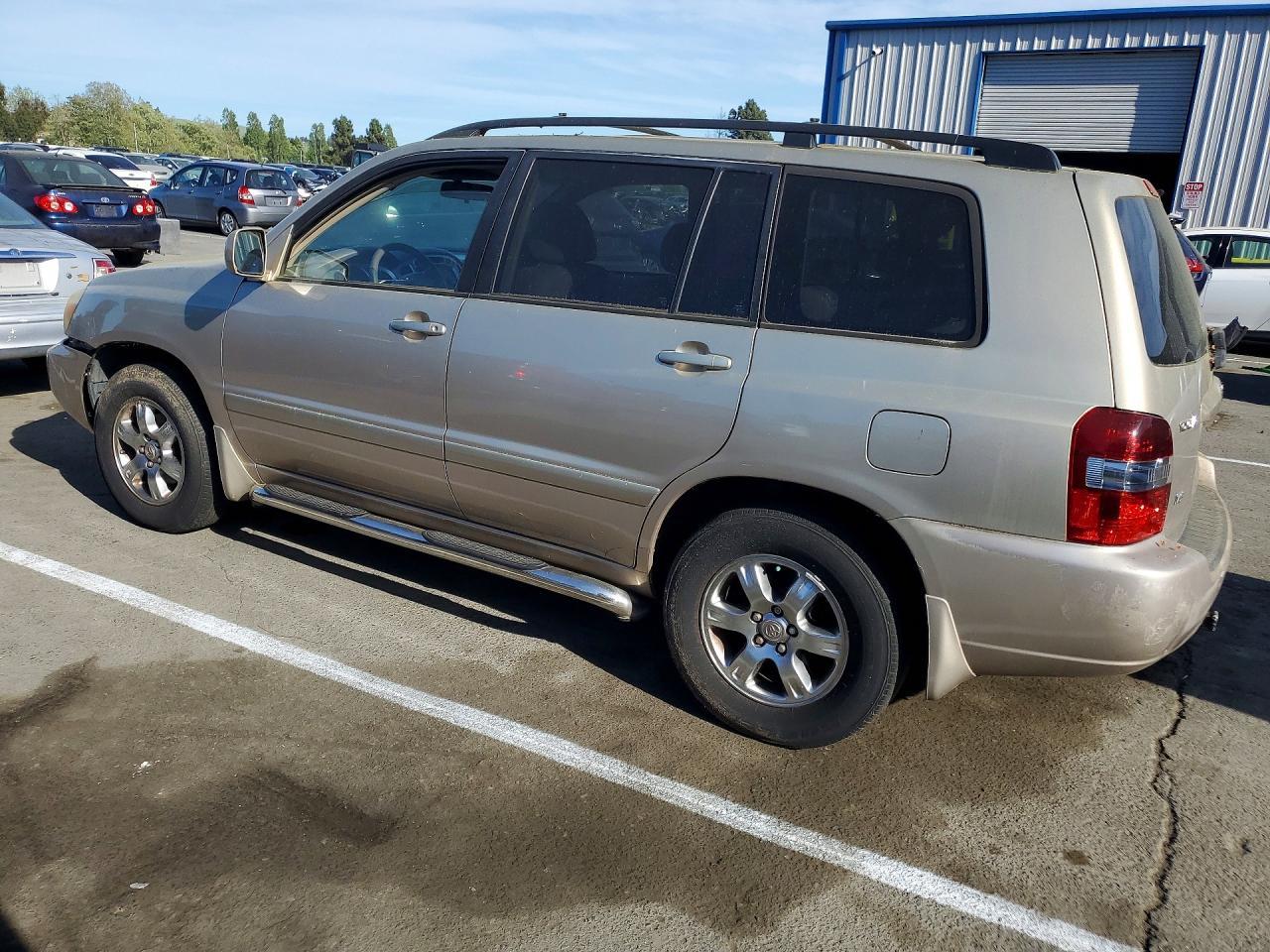 2004 TOYOTA HIGHLANDER