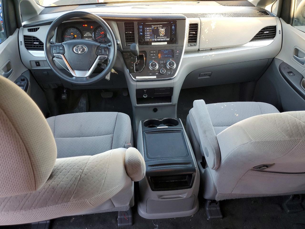 2016 TOYOTA SIENNA
