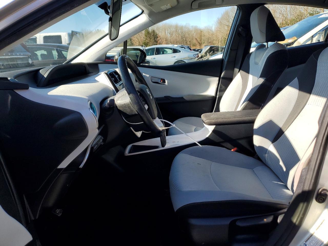 2016 TOYOTA PRIUS