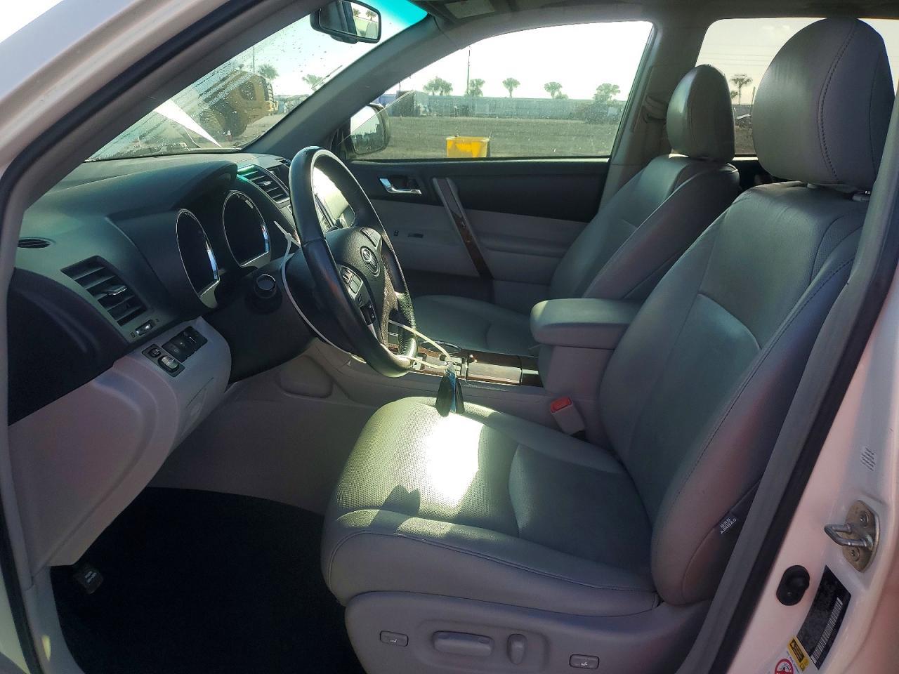 2013 TOYOTA HIGHLANDER