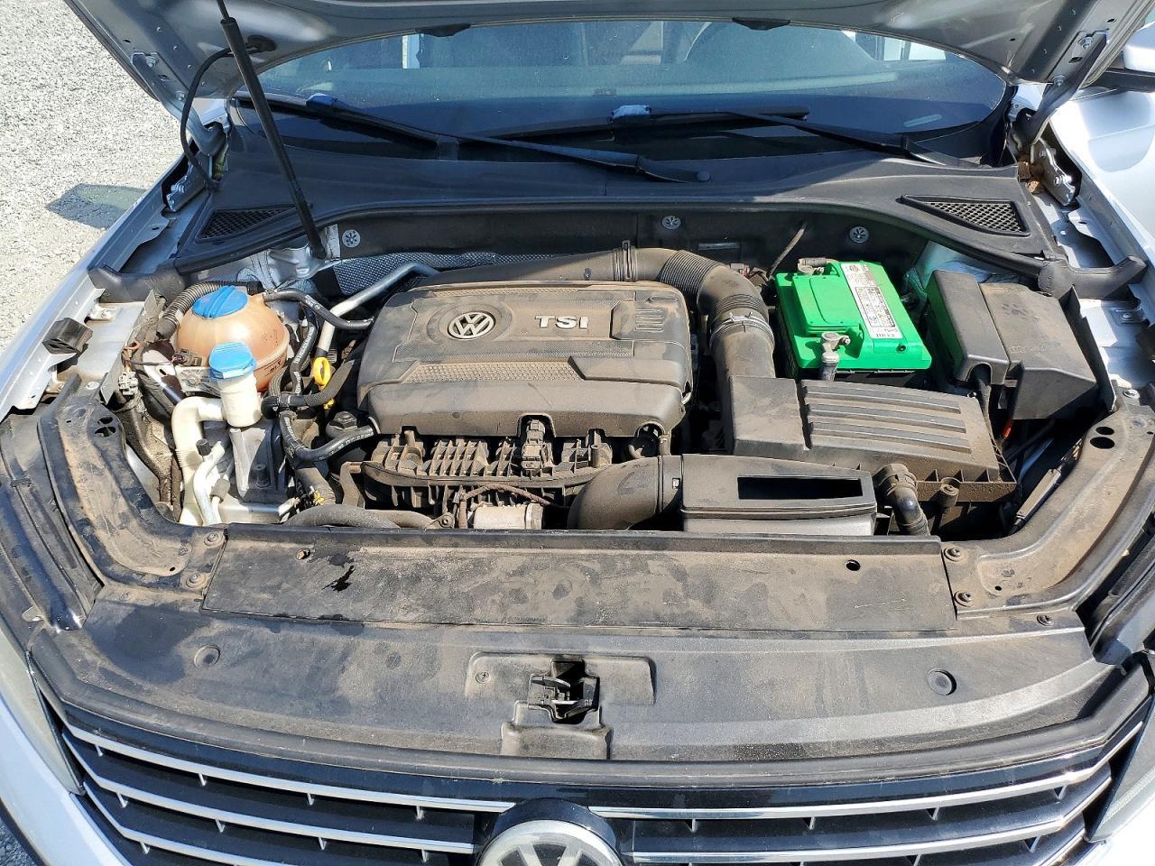 2016 VOLKSWAGEN Passat