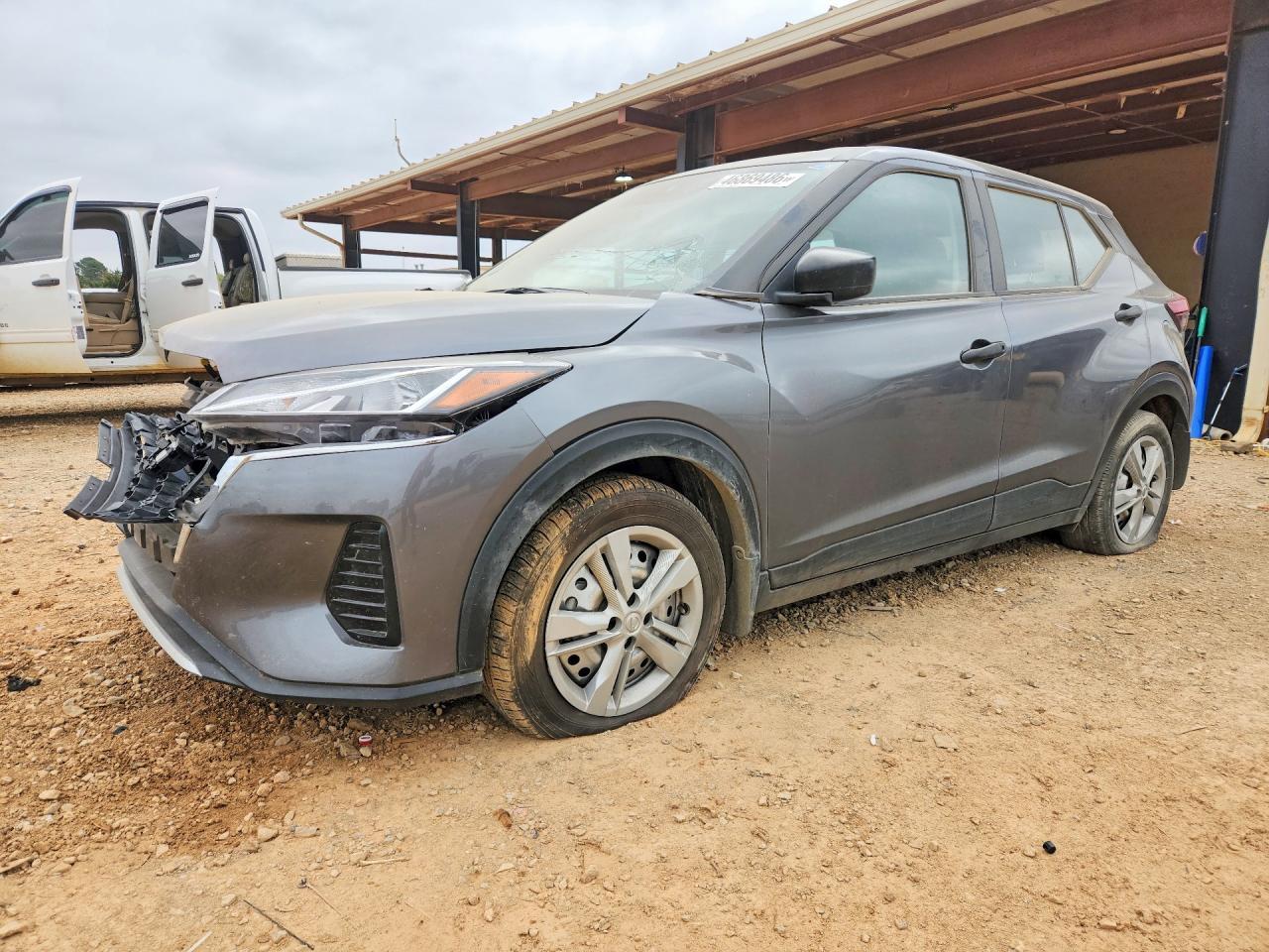 2024 NISSAN KICKS