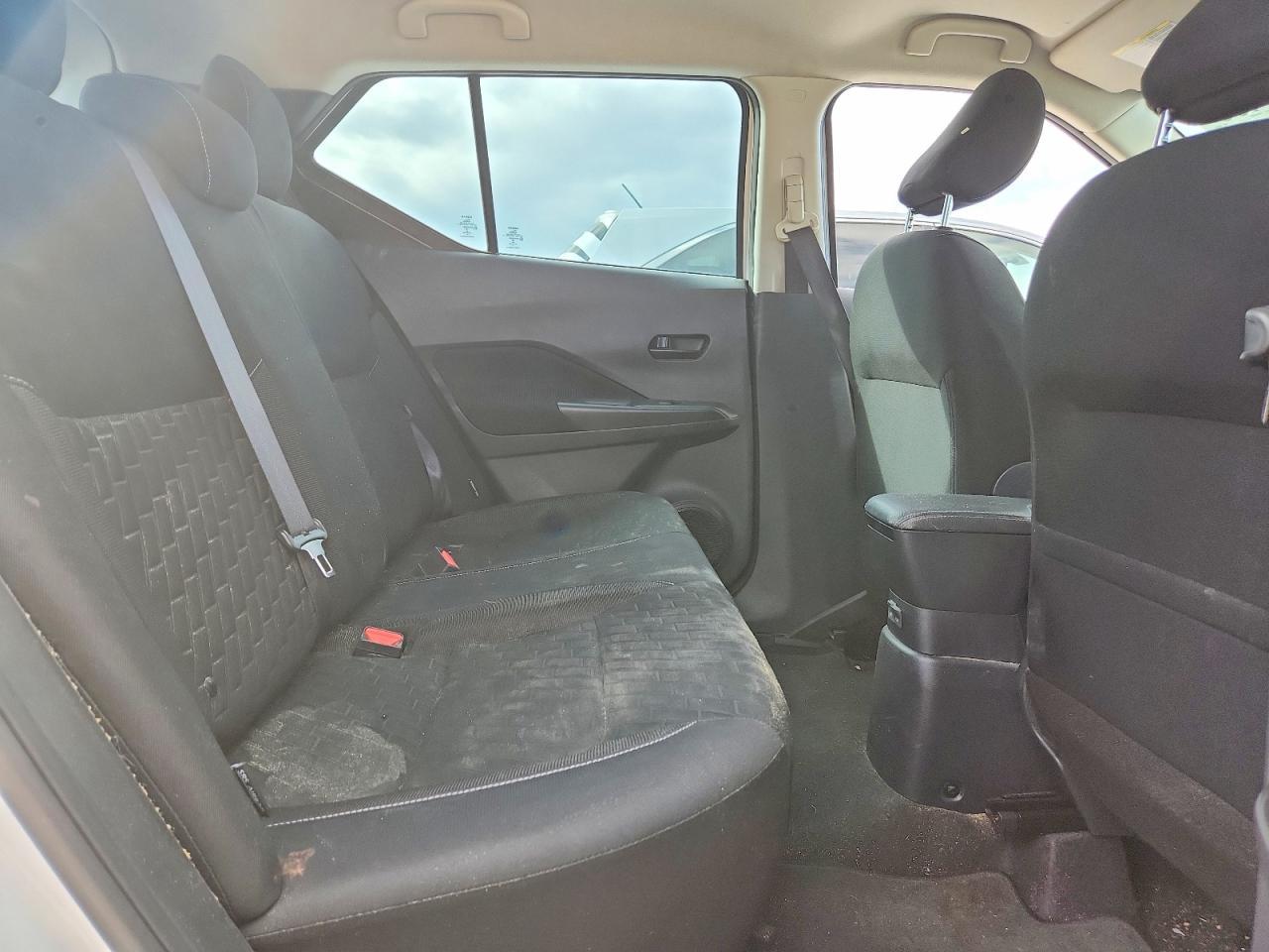 2021 NISSAN KICKS