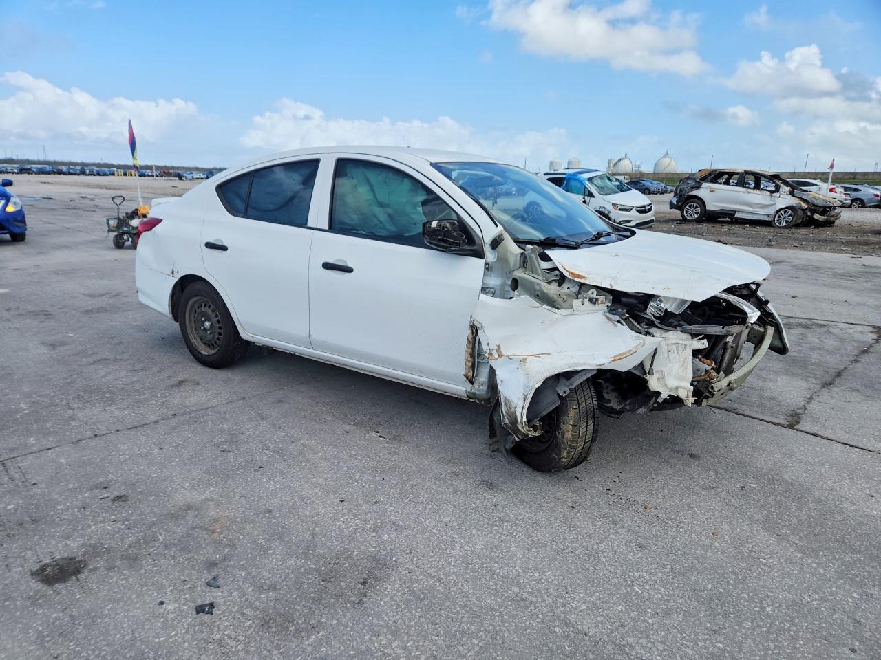 2016 NISSAN VERSA