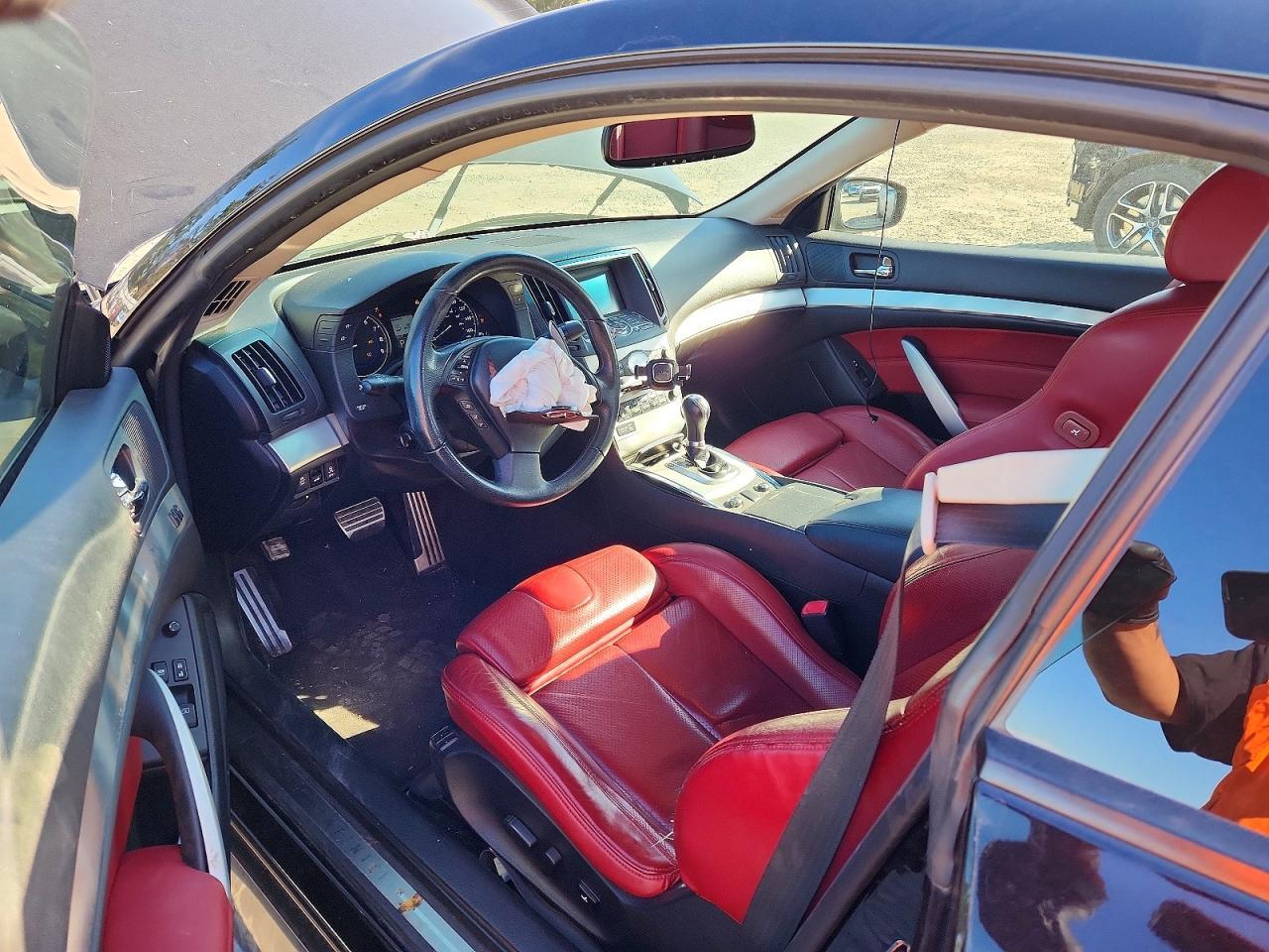 2011 INFINITI G37