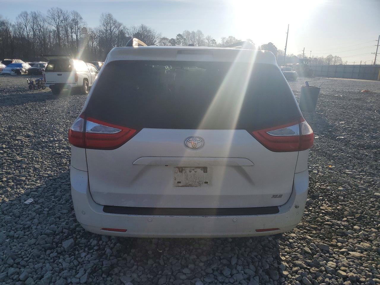 2016 TOYOTA SIENNA