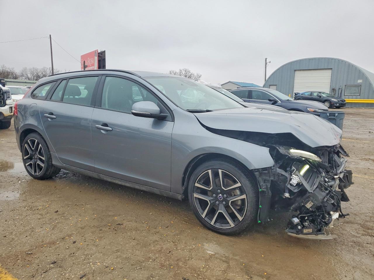2018 VOLVO V60