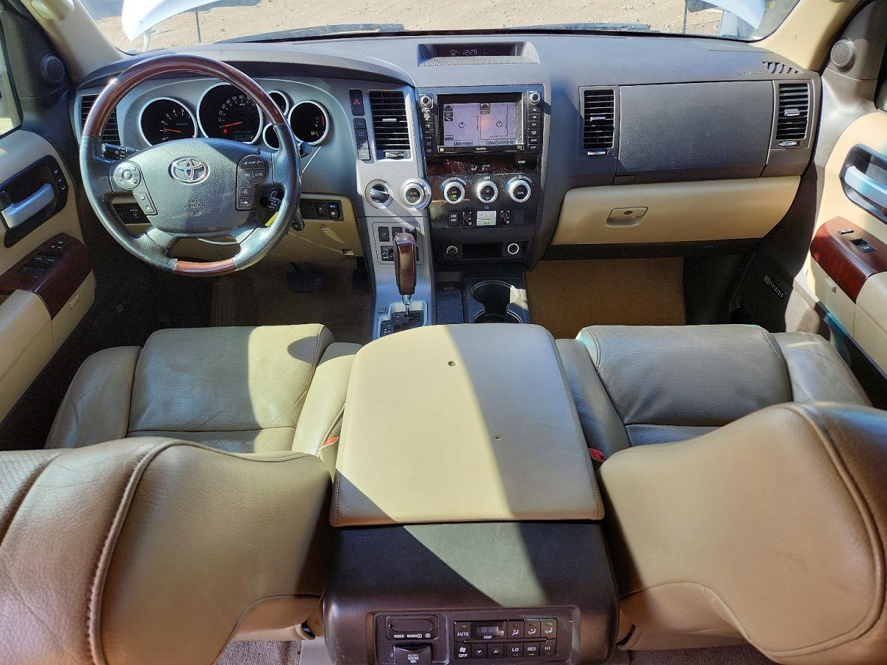 2011 TOYOTA Sequoia