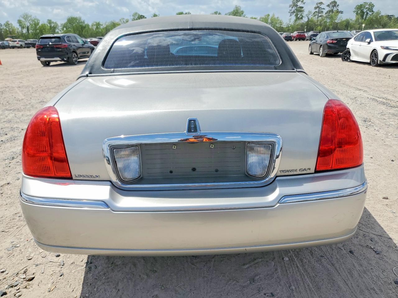 2006 Linc Town Car