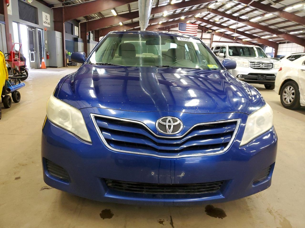 2011 TOYOTA CAMRY