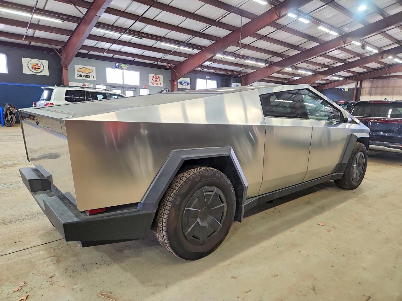 2024 TESLA Cybertruck