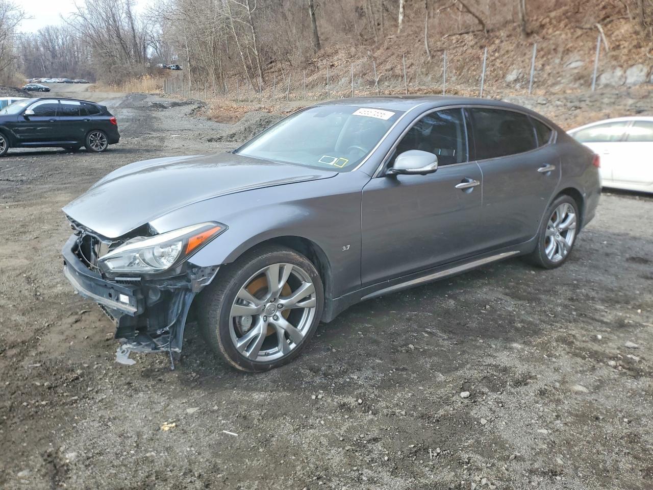 2017 INFINITI Q70