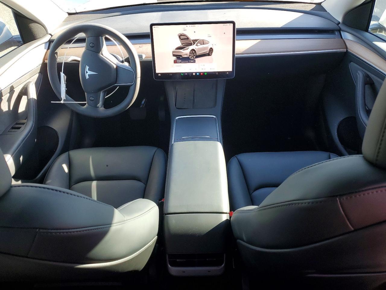 2025 TESLA MODEL Y