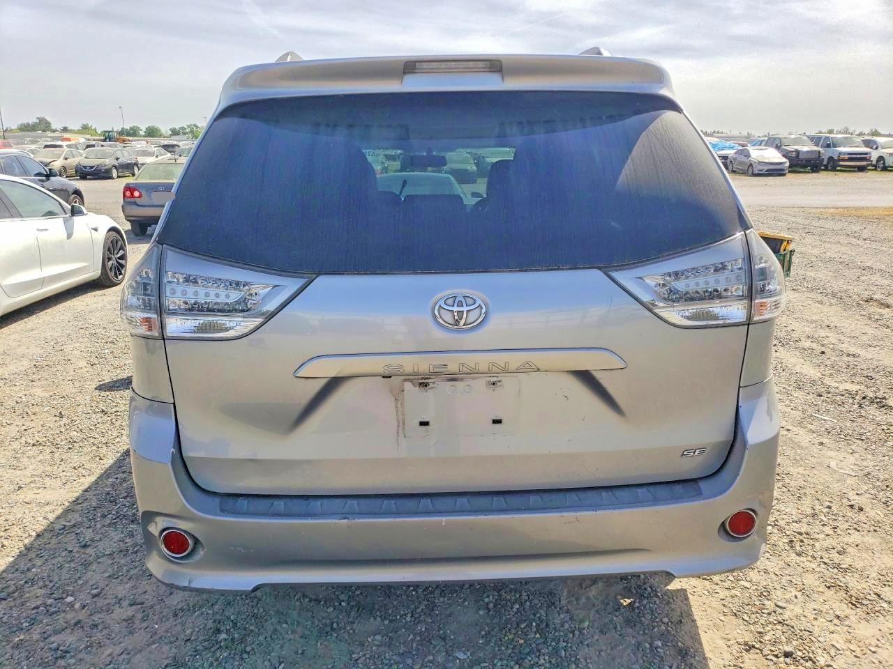 2012 TOYOTA SIENNA